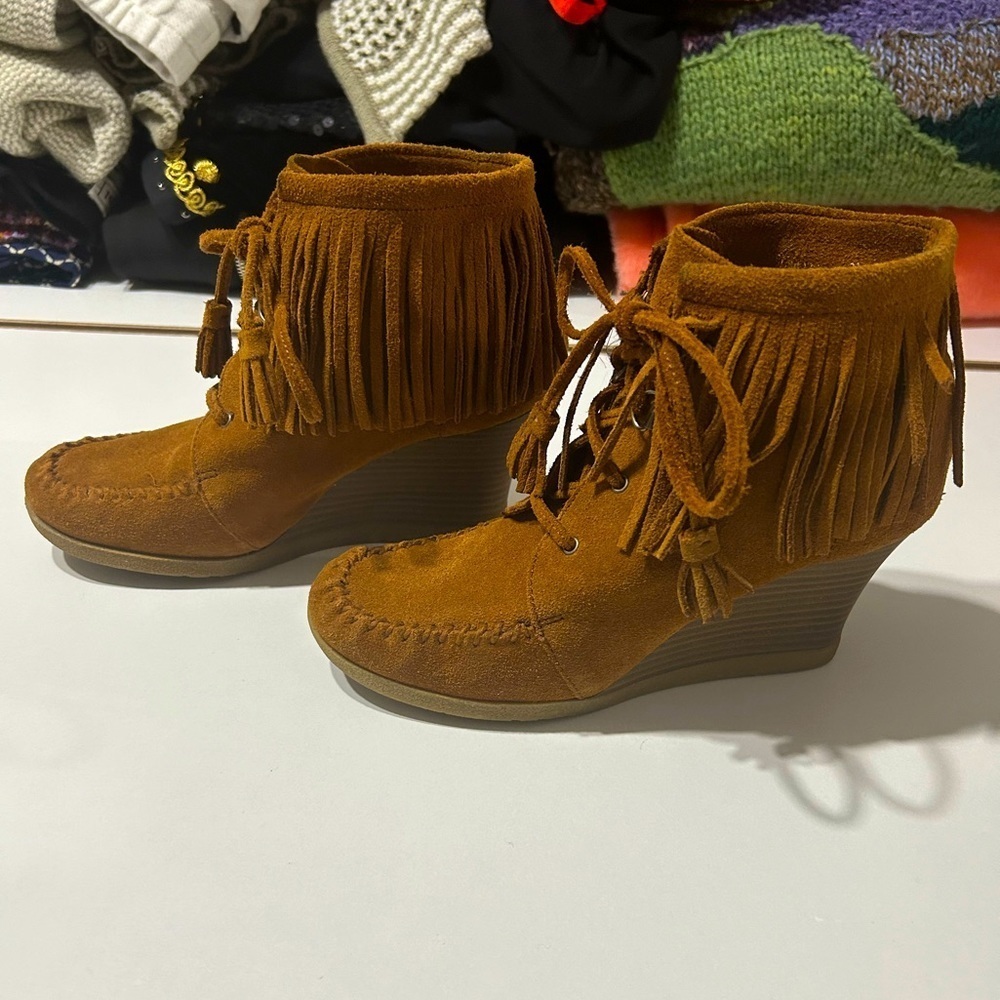 Minnetonka cognac suede platform tassel accent tie booties boots